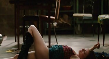 phim sex cô giáo trang Hussar fucks silicone cô gái ở phía trước phim sex dân tộc của máy ảnh.